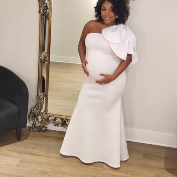 White Babyshower Gown - Picture 2 of 5